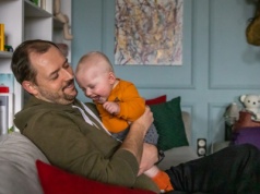 Jacek wziął urlop tacierzyński. "Szef i koledzy z pracy nie dowierzali"