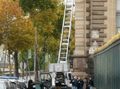 Co dalej ws. kradzieży w Luwrze? Kolejny podejrzany w rękach policji