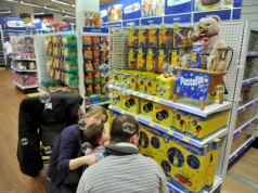 Co rodzice kupują na szkolne mikołajki? "Co roku ten sam problem"