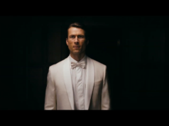 Glen Powell zdobywa fortunę wartą 20 miliardów dolarów w książce A24 "Jak zarobić na zarobku"