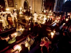 Dlaczego wracamy na roraty? Światło, które przyciąga