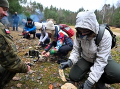Instruktor wypił wodę z sadzawki. Reporter "Faktu" brał udział w wojskowym kursie przetrwania