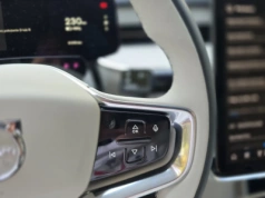 Dotykowe funkcje odchodzą do lamusa. Przyciski i pokrętła wracają do łask!