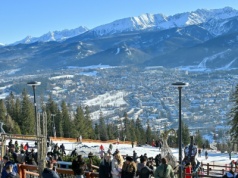 Zimowe Zakopane przyciąga turystów. Nocleg znacznie droższy niż jesienią