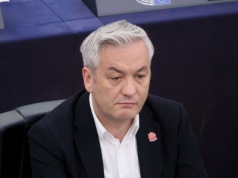 Robert Biedroń przekazał niepokojące wieści o Krzysztofie Śmiszku. "Z trudem się porusza"