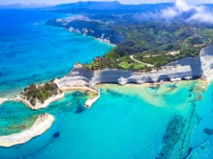 Słoneczne Korfu w maju 🏝️🍹 Loty i hotel przy plaży za 959 PLN