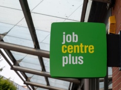 Do pracy zamiast po zasiłki! Ogromna zmiana w świadczeniach dla tych 3 grup osób