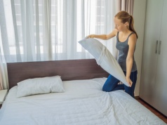 Gdzie wyrzucić starą pościel, a gdzie stare prześcieradło? Za mały błąd można dostać mandat