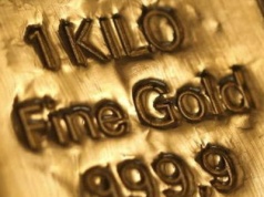 Złoto drożało na rynku terminowym wraz ze słabnięciem dolara