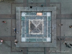 Kraków. Nowa fontanna na Rynku Głównym