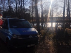 Jego psy "często uciekały". Myśliwy zastrzelił je i wyrzucił do jeziora