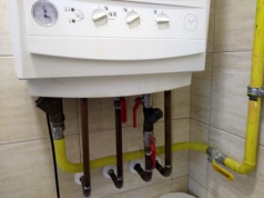 Matka z dzieckiem zabrani do szpitala. W ich mieszkaniu ulatniał się tlenek węgla