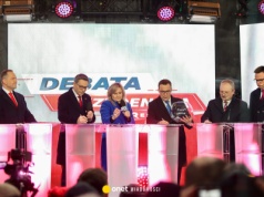 Orzeł — jesteś prawicowcem. Reszka — lewicowcem. Młodzi  pokazują, jak uzdrowić debatę publiczną