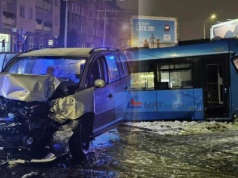 Policyjny pościg zakończył się tragedią. Samochód wypchnął tramwaj z szyn
