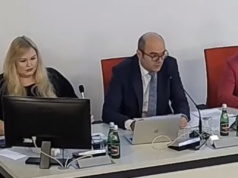 Damian Grzeszczyk odwołany z funkcji przewodniczącego Rady Miejskiej Ostrowa Wielkopolskiego. Polityczne trzęsienie ziemi po odejściu radnej Grochowskiej