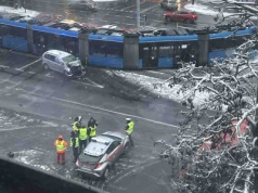 Porwali mężczyznę, wrzucili do bagażnika, uciekali policji. Doszło do wypadku, porwany nie żyje  