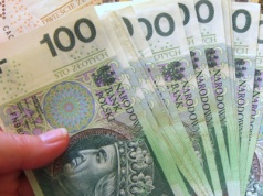 Ekspert radzi, co zrobić z pieniędzmi na wypadek wojny. Polacy muszą o tym pamiętać