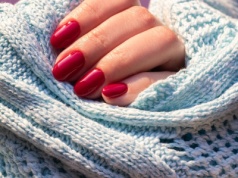 Ten kolor paznokci zdominował zimowy manicure - te zdobienia dodadzą efektu WOW