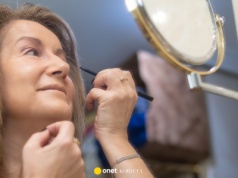 Najgorsze nawyki dla skóry u kobiet po 50. roku życia. Dermatolog mówi wprost