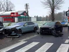 Groźny wypadek. Dwie osoby ranne, trzy rozbite auta