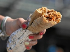 Mięso wychodzi jak z rożna. Trik na domowego kebaba zawojował internet