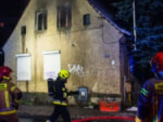 Pożar w Zielonej Górze. Płomienie w budynku w centrum – akcja gaśnicza (ZDJĘCIA)