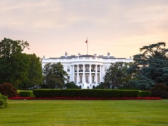 Strzały koło Białego Domu. Dwóch żołnierzy nie żyje, Waszyngton sparaliżowany