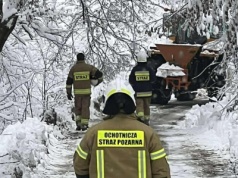 Fatalna pogoda uderza w Polskę. Tysiące interwencji, śliskie drogi i alarmy IMGW