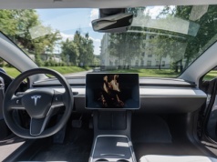 Robotaksówki Tesli z problemami. Elon Musk się przeliczył