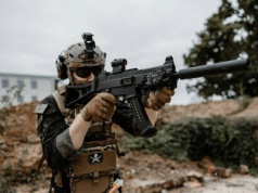 Normy bezpieczeństwa, które powinny spełniać dobre okulary taktyczne