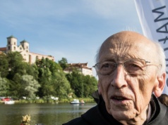 ​O. Leon Knabit w reklamach. Zakonnicy protestują