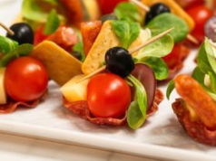 Miseczki z salami staną się hitem na imprezie andrzejkowej. Koniecznie musisz zrobić