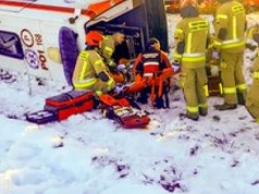 Wypadek karetki pogotowia. Na miejscu LPR. Mamy VIDEO z miejsca zdarzenia