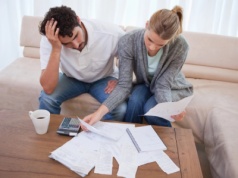 Polacy oszczędzają coraz więcej, ale wciąż zbyt mało, by inwestować – dlaczego tak się dzieje?