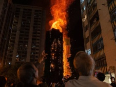 Chiny wyciągają konsekwencje po pożarze w Hongkongu. Pierwsze aresztowania