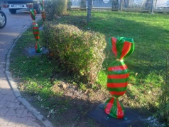 Cukierki przetrwały tylko dobę! Ozdoby świąteczne zdewastowane w Świeciu