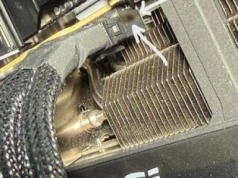 "Wygląda to tak, jakby wtyczka i gniazdo zostały zgrzane razem". RTX-y 5090 nadal topią adaptery