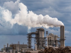 Polski przemysł nie nadąża za dekarbonizacją. Emisje spadły jedynie o 6%