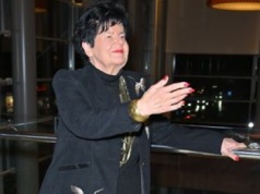 Joanna Senyszyn w odważnej sesji zdjęciowej. Pozowała w BŁYSZCZĄCEJ czerwieni