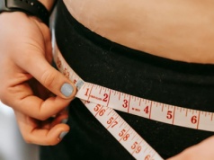 30 minut dziennie, a brzuch zacznie robić się płaski. Ta banalna czynność działa lepiej, niż myślisz