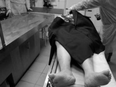 Odciął głowę i podpalił samochód. Po tym... pojechał na wesele