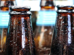 Butelki po piwie ominą system kaucyjny? "Browary znalazły lukę w systemie"