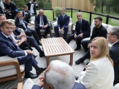 Premier na wczasach. Wielkanocne wydmuszki