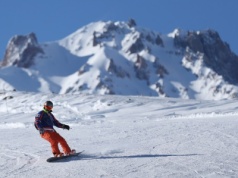 Mało kto kojarzy ją z zimą, a stoki ma imponujące. Narty jak w Alpach za pół ceny