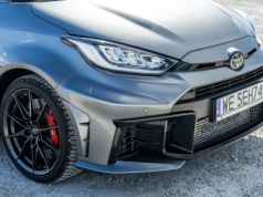 GR Yaris z silnikiem centralnym. Majstersztyk Toyoty w fazie testów 