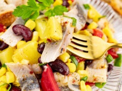 Sałatka śledziowa meksykańska