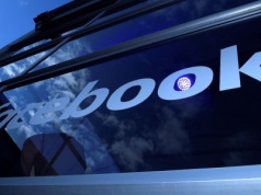 Po miesiącach odwlekania Facebook da użytkownikom z UE realny wybór. Meta