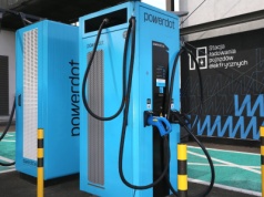 Stacje ładowania elektryków coraz bliżej siebie. Średni dystans spadł o 34 proc.