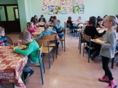 Nie ma szans na bezpłatne obiady dla wszystkich uczniów. Samorządy nie udźwigną kosztów