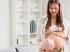 Matki mają oddać zasiłek sprzed dekady i odsetki. Odpowiedź ZUS zaskakuje